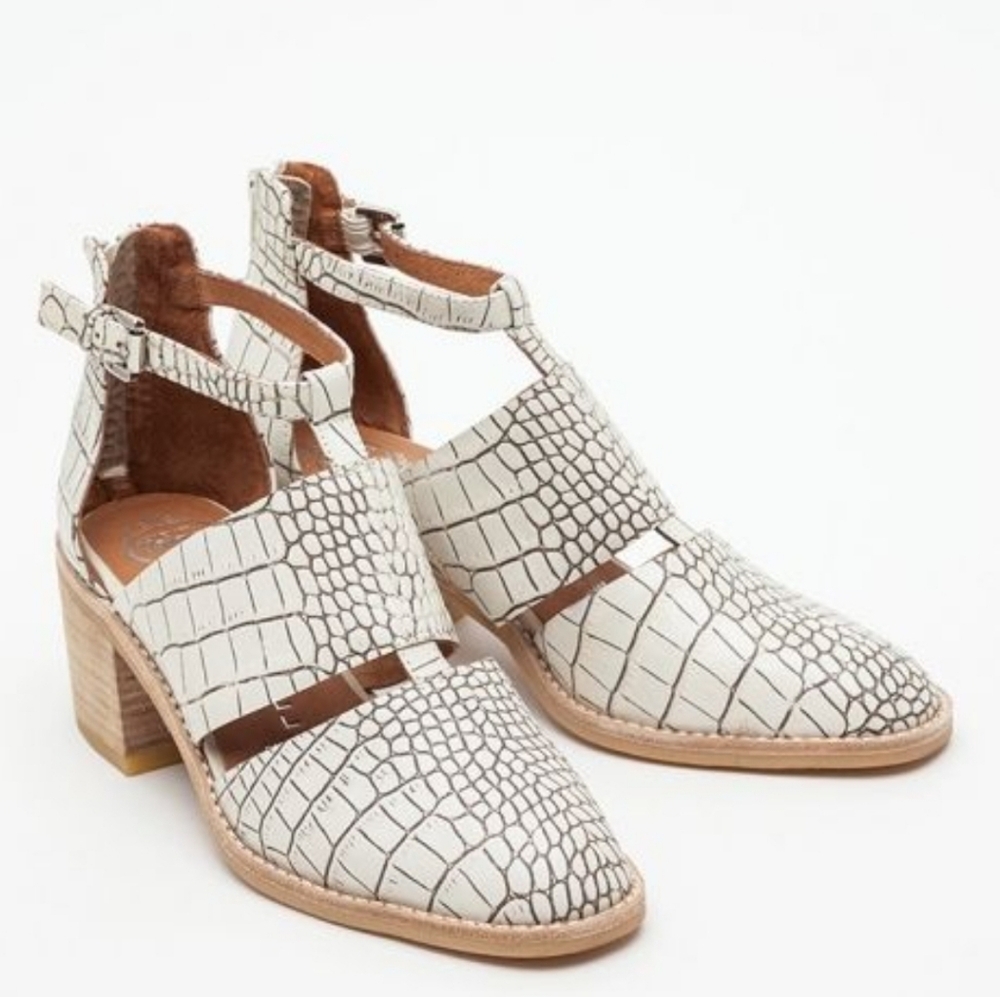 JEFFERY CAMPBELL X FREE PEOPLE Melina T-Strap Ibiza Collection Sandals - Size 9